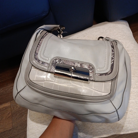 Coach Kristin White Gray Leather Snakeskin Detail Zipper Closure Shoulder Bag - Picture 7 of 9
